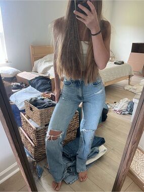 High-Rise Light Blue Distressed 90s Boyfriend Jeans